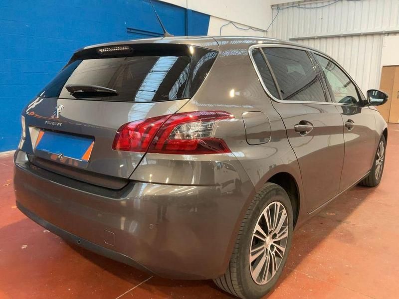 Gebraucht Peugeot 308 Allure 131 PS (96 kW) 2020 Grau Limousine