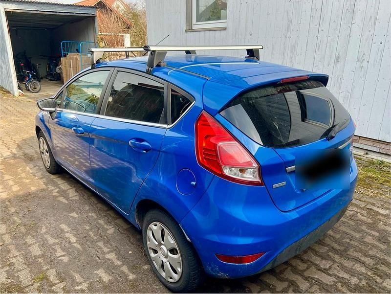 Gebraucht Ford Fiesta 101 PS (74 kW) 2013 Blau Kleinwagen
