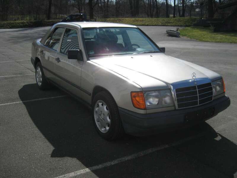 Grau Gebraucht 1989 Mercedes E260 Limousine | 4.800 € - Bild 1/4