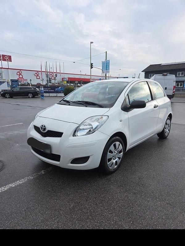 Gebraucht Toyota Yaris 69 PS (50 kW) 2010 Weiß Limousine