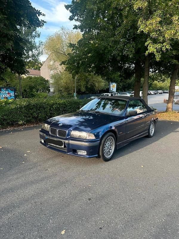Blau Gebraucht 1996 BMW 318 Cabriolet M Sport Cabrio | 6.500 € (Fairer Preis) - Bild 1/4