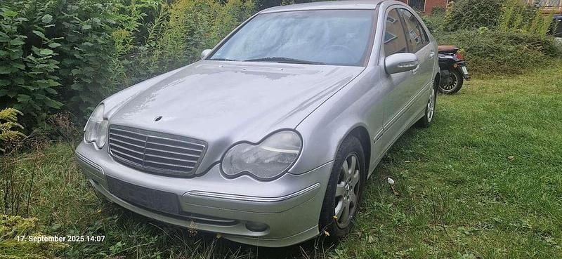 Silber Gebraucht 2001 Mercedes C240 Limousine | 1.600 € (Superpreis) - Bild 1/4