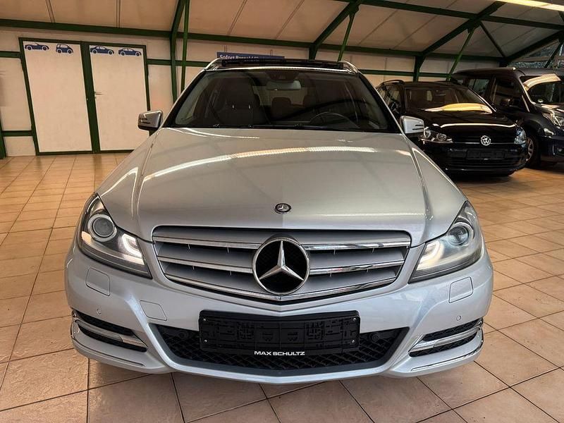 Gebraucht Mercedes C200 184 PS (135 kW) 2012 Silber Limousine