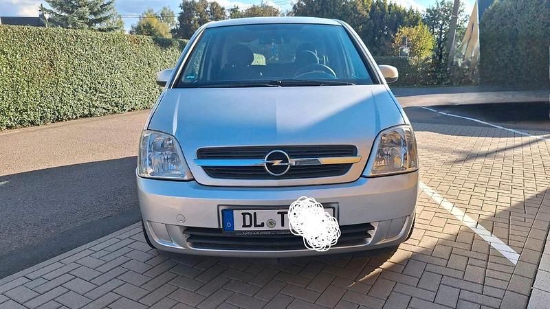 Grau Gebraucht 2005 Opel Meriva Van / Kleinbus | 1.300 € (Fairer Preis) - Bild 1/4