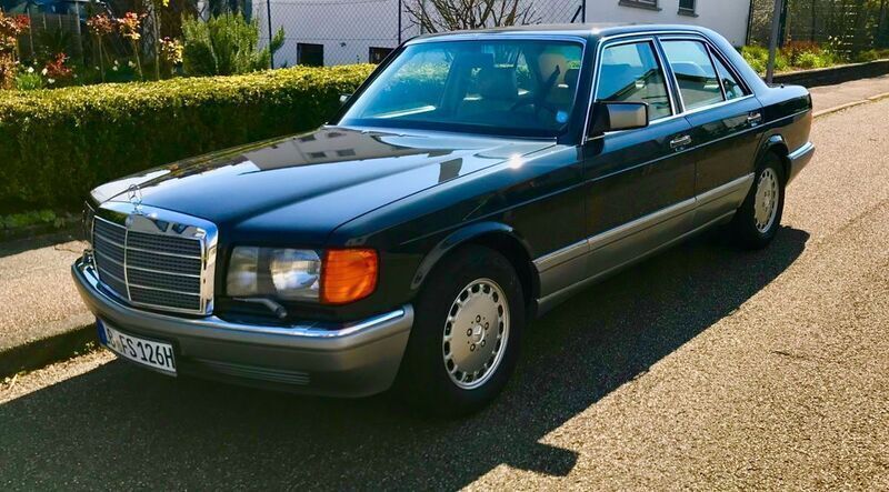 Blau Gebraucht 1987 Mercedes 300 SE Limousine | 18.499 € - Bild 1/4