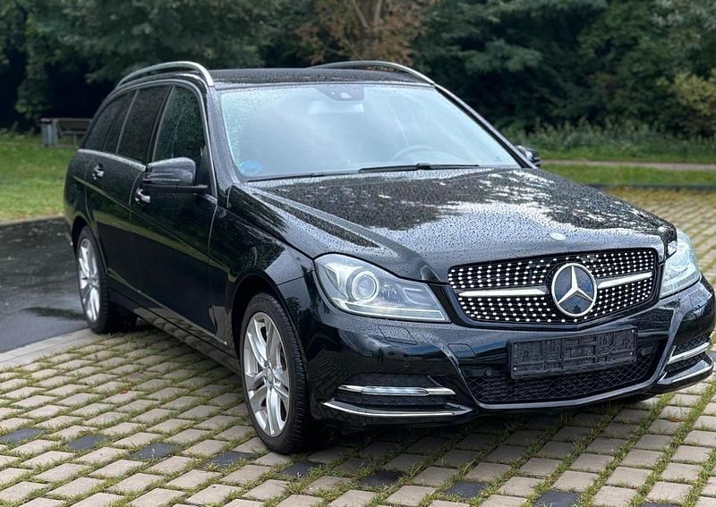 Schwarz Gebraucht 2013 Mercedes 200 Kombi | 6.999 € - Bild 1/4