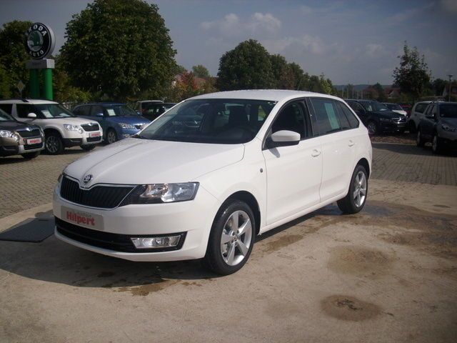 Weiß Gebraucht 2013 Skoda Rapid Active Limousine | 14.699 € - Bild 1/4
