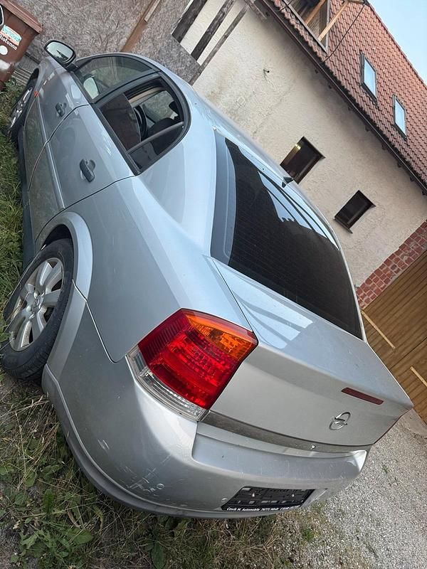 Grau Gebraucht 2002 Opel Vectra Limousine | 650 € (Superpreis) - Bild 1/4