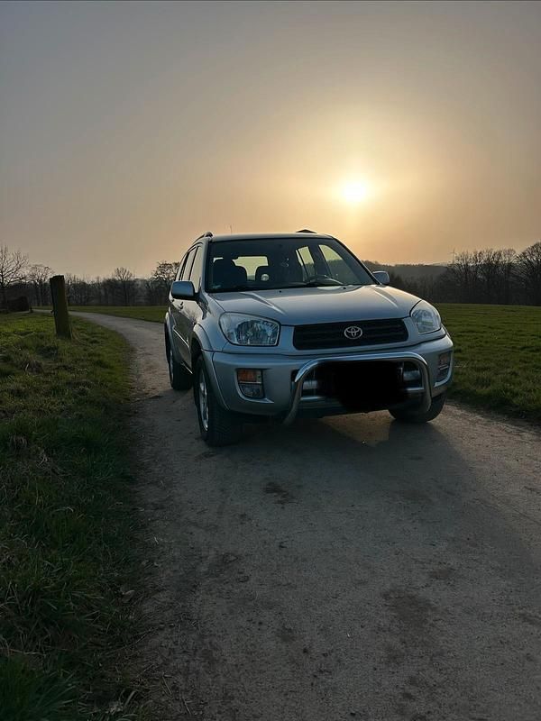 Gebraucht Toyota RAV4 150 PS (110 kW) 2003 Silber SUV