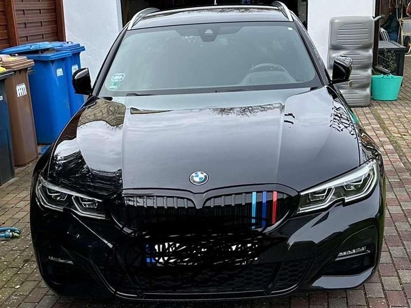 Schwarz Gebraucht 2020 BMW 320 M Sport Kombi | 29.500 € (Guter Preis) - Bild 1/4