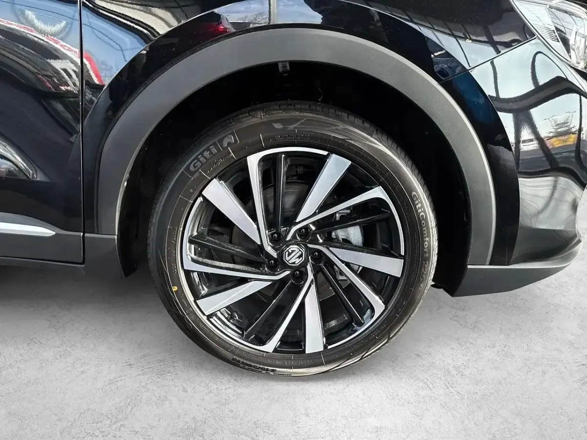 Neu MG ZS Luxury 197 PS (144 kW) 2026 Pebble black SUV