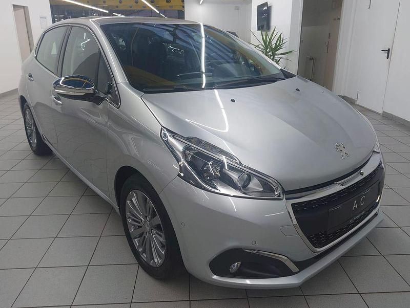 Gebraucht Peugeot 208 Allure 110 PS (80 kW) 2017 Grau Kleinwagen