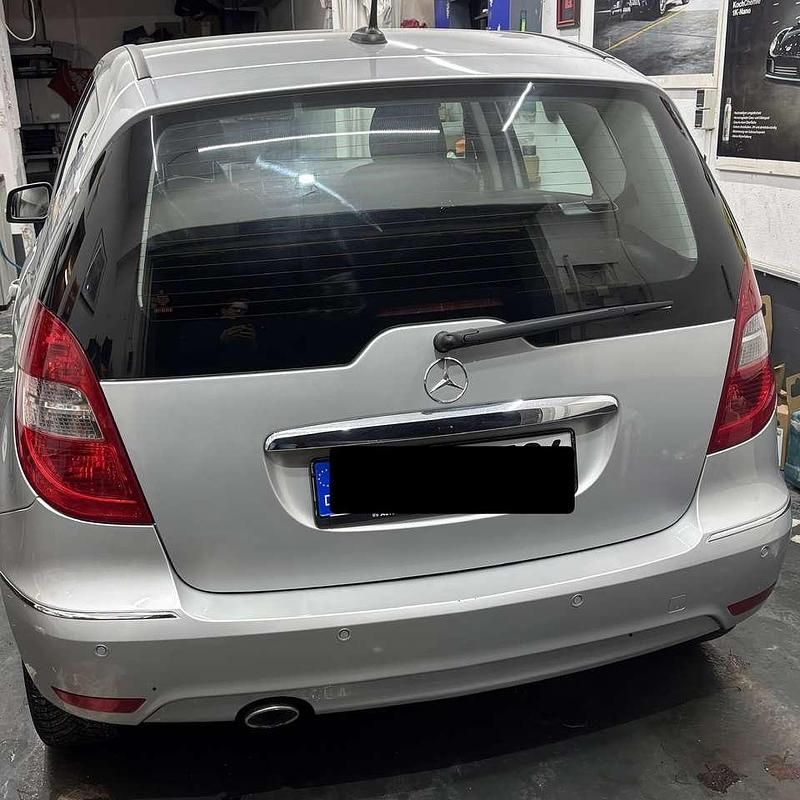 Gebraucht Mercedes A180 109 PS (80 kW) 2012 Grau Kleinwagen