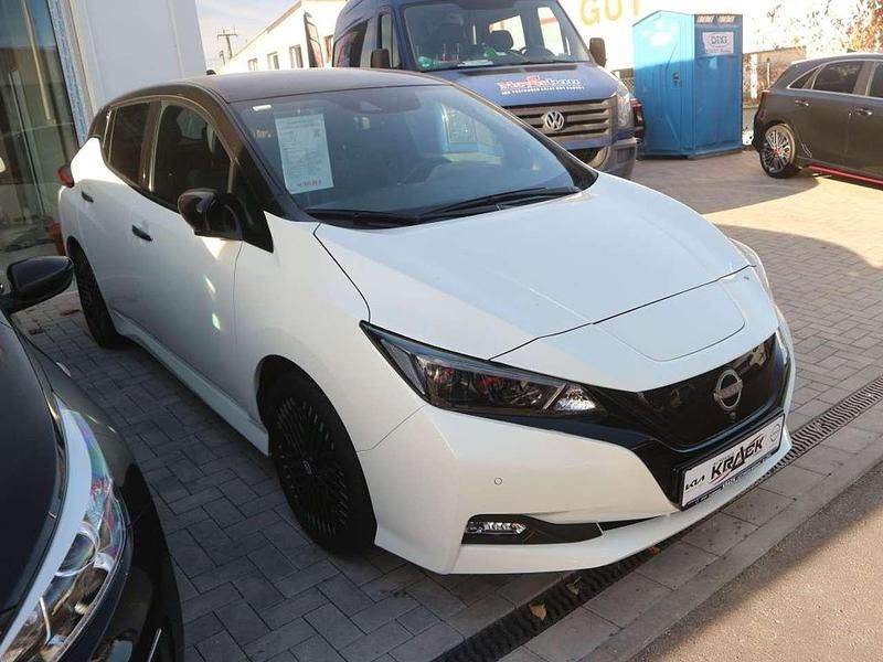 Gebraucht Nissan Leaf Tekna 110 kW (150 PS) 2022 Pearl white/black m Kleinwagen