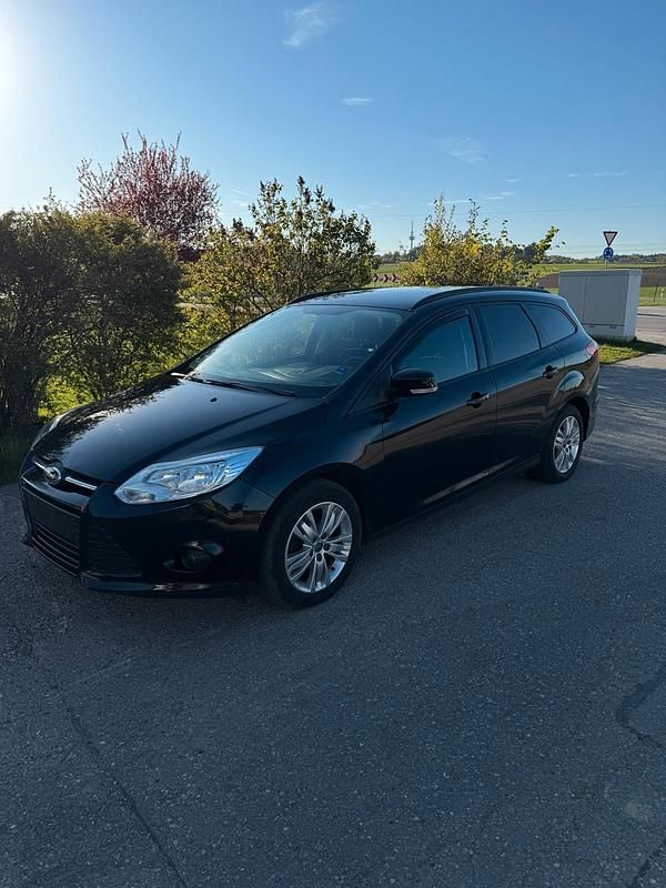 Gebraucht Ford Focus 99 PS (72 kW) 2013 Schwarz Limousine