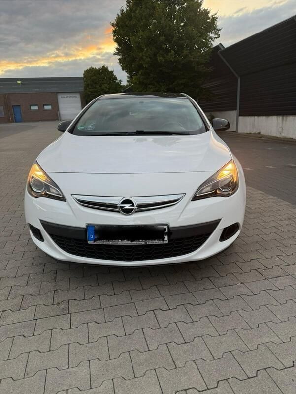 Weiß Gebraucht 2015 Opel Astra GTC Coupé | 7.500 € (Fairer Preis) - Bild 1/4