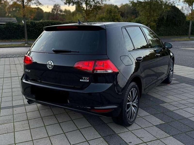 Gebraucht VW Golf VII Allstar 110 PS (80 kW) 2016 Deep black perleffekt Kleinwagen