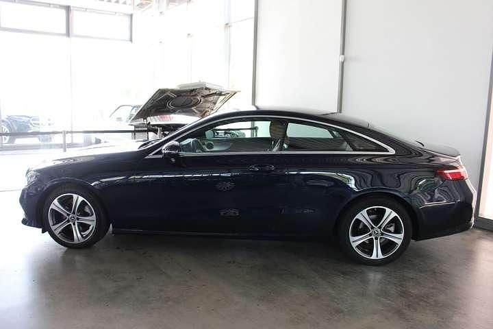 Gebraucht Mercedes E200 184 PS (135 kW) 2017 Blau , cavansitblau metallic Coupé