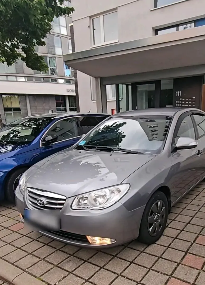 Gebraucht Hyundai Elantra 92 PS (67 kW) 2011 Grau Limousine