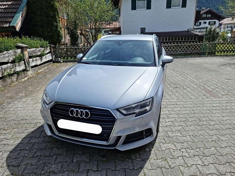 Silber Gebraucht 2016 Audi A3 Sportback S-Line Kombi | 18.000 € (Fairer Preis) - Bild 1/4