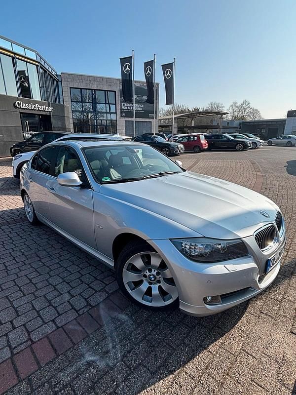Gebraucht BMW 325 204 PS (150 kW) 2010 Silber Limousine