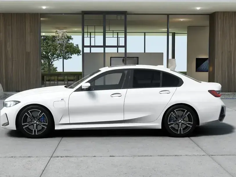 Gebraucht BMW 330e M Sport 292 PS (214 kW) 2025 Weiß Limousine