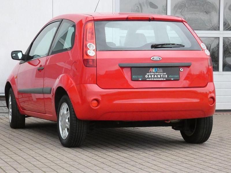 Używany Ford Fiesta Fun X 60 KM (44 kW) 2007 Czerwony Hatchback