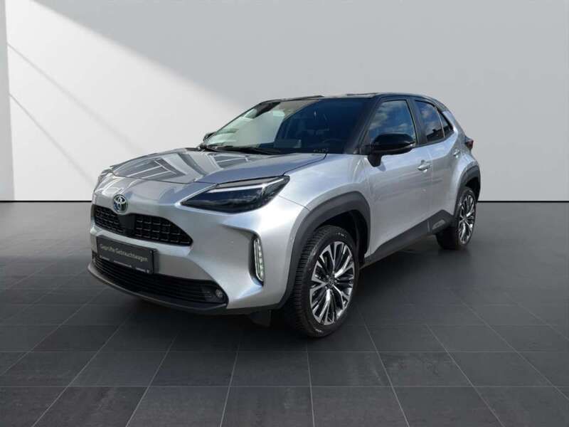1l0)/ black (202) (silber Gebraucht 2022 Toyota Yaris Cross Elegant SUV | 27.990 € (Etwas zu teuer) - Bild 1/4