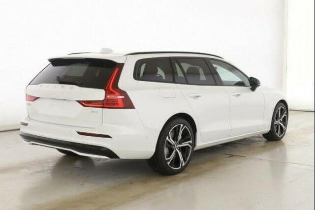Gebraucht Volvo V60 Plus 197 PS (144 kW) 2024 Crystal white pearl (weiß) Kombi