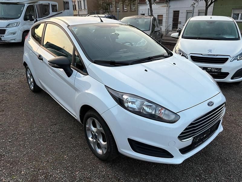 Gebraucht Ford Fiesta 82 PS (60 kW) 2014 Weiß Kleinwagen