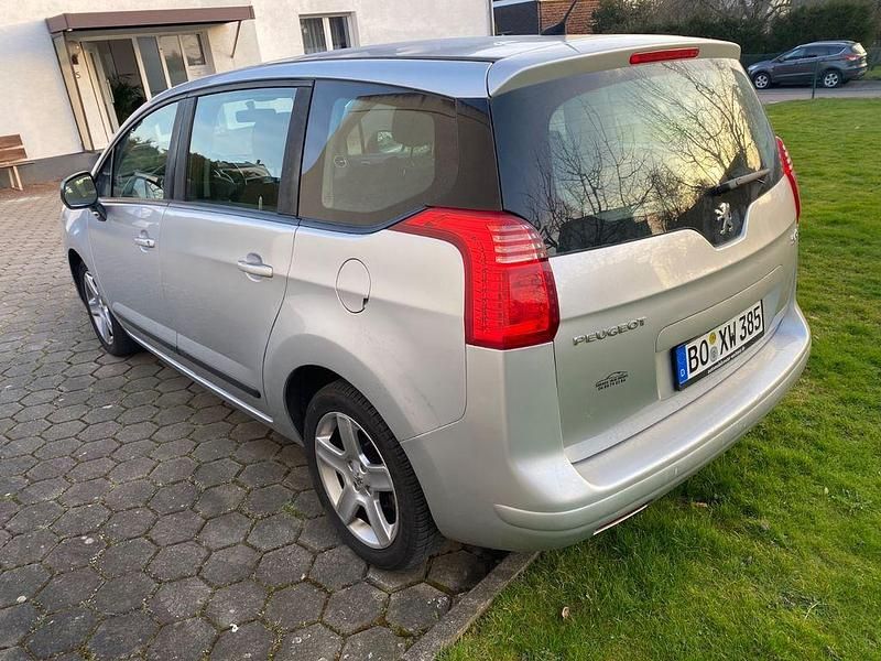 Gebraucht Peugeot 5008 111 PS (81 kW) 2011 Silber Van / Kleinbus