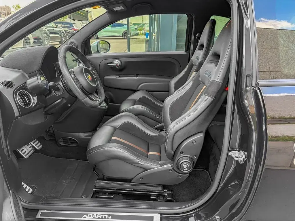 Gebraucht Abarth 695 179 PS (131 kW) 2021 Schwarz Kleinwagen