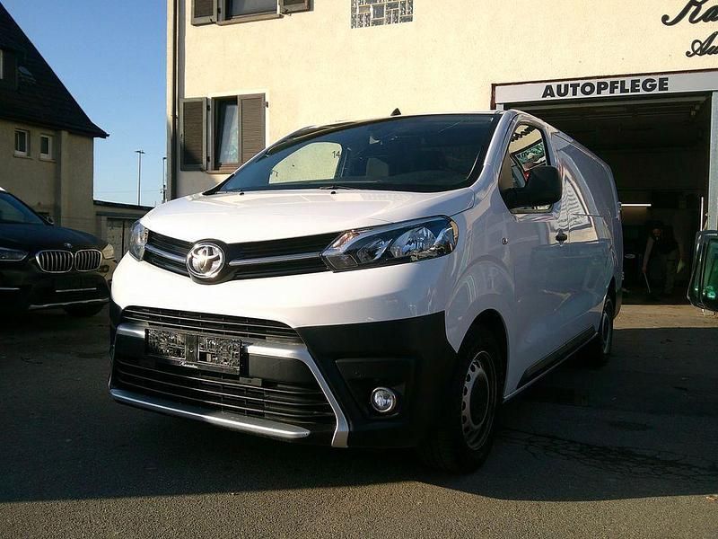 Gebraucht Toyota Proace 144 PS (105 kW) 2024 Weiß Van / Kleinbus