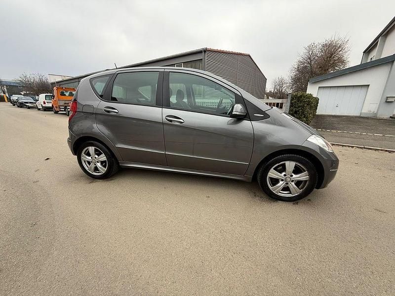 Gebraucht Mercedes A160 95 PS (69 kW) 2012 Grau Limousine