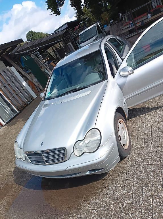 Grau Gebraucht 2001 Mercedes C180 Classic Limousine | 1.800 € (Superpreis) - Bild 1/4