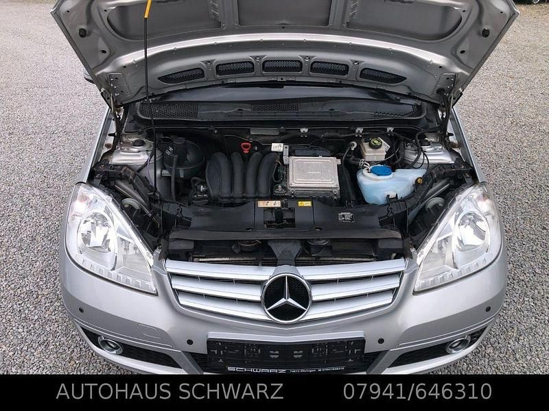 Gebraucht Mercedes A180 Avantgarde 116 PS (85 kW) 2010 Silber Kleinwagen