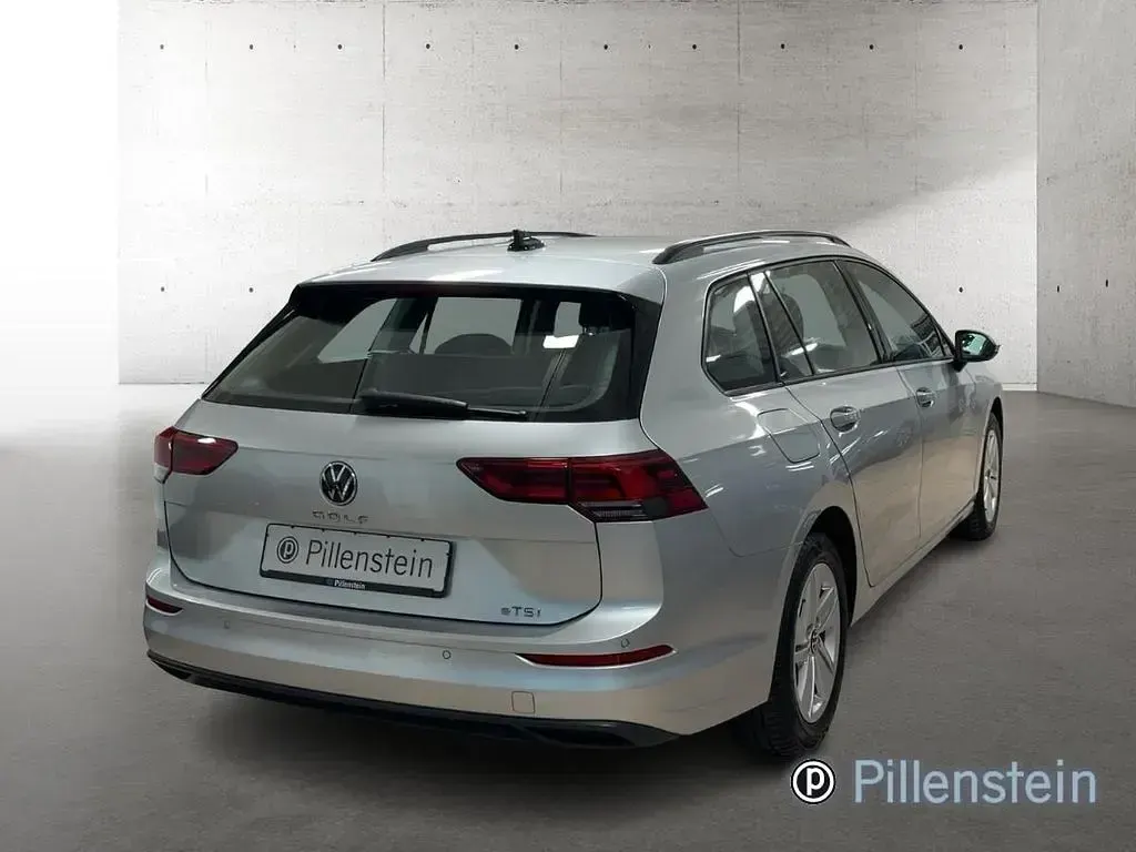 Gebraucht VW Golf VIII Life 131 PS (96 kW) 2023 Silber Kombi