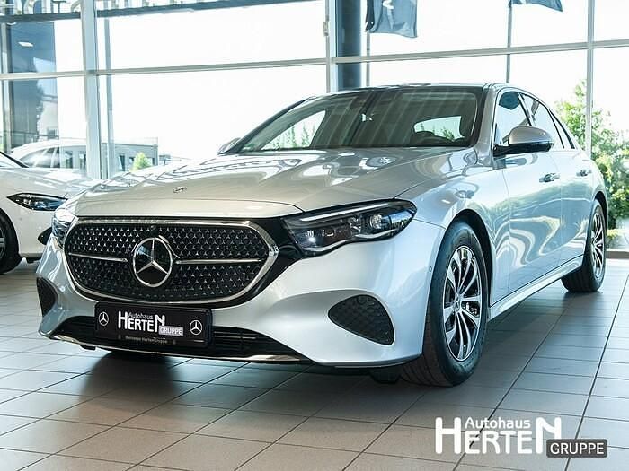 Hightechsilber Gebraucht 2024 Mercedes E220 Avantgarde Limousine | 53.300 € (Fairer Preis) - Bild 1/4