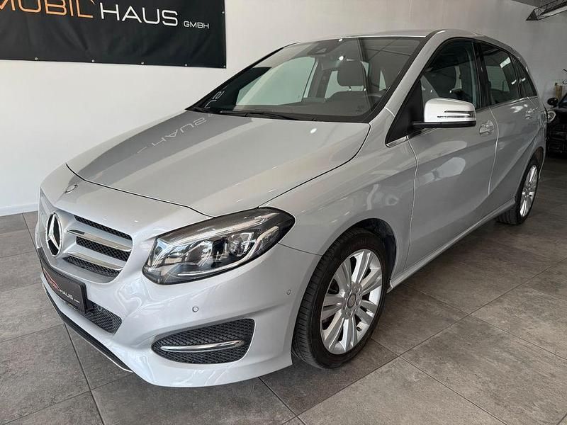 Silber Gebraucht 2015 Mercedes B180 Van / Kleinbus | 13.980 € (Fairer Preis) - Bild 1/2