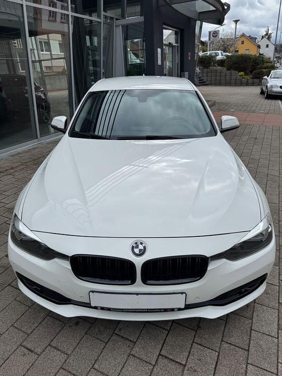 Gebraucht BMW 318 Advantage 136 PS (100 kW) 2017 Weiß Limousine