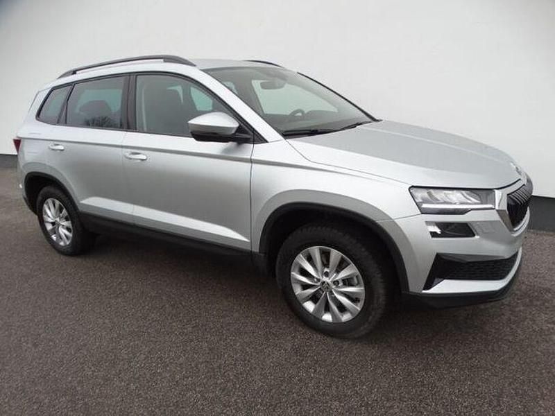 Gebraucht Skoda Karoq Selection 140 PS (102 kW) 2024 Brilliant silber metallic (metallic) SUV