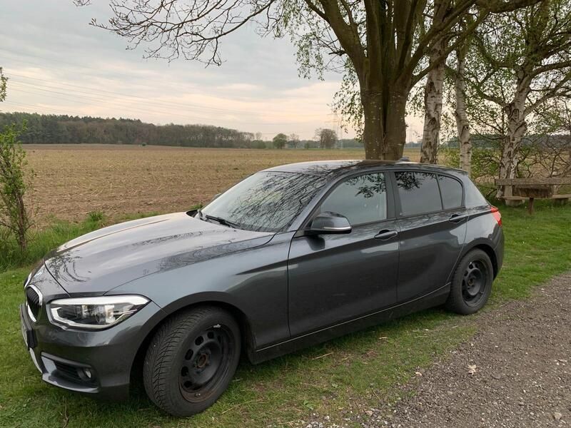 Grau Gebraucht 2016 BMW 118 Kleinwagen | 9.500 € (Guter Preis) - Bild 1/4
