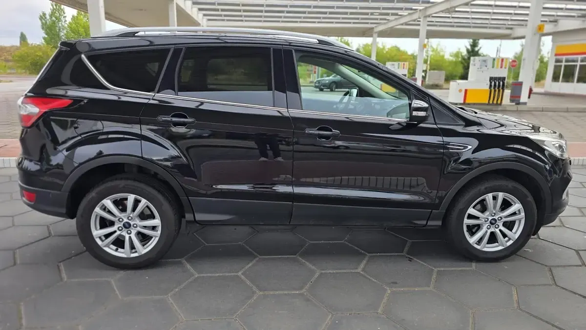 Gebraucht Ford Kuga 150 PS (110 kW) 2018 Schwarz SUV