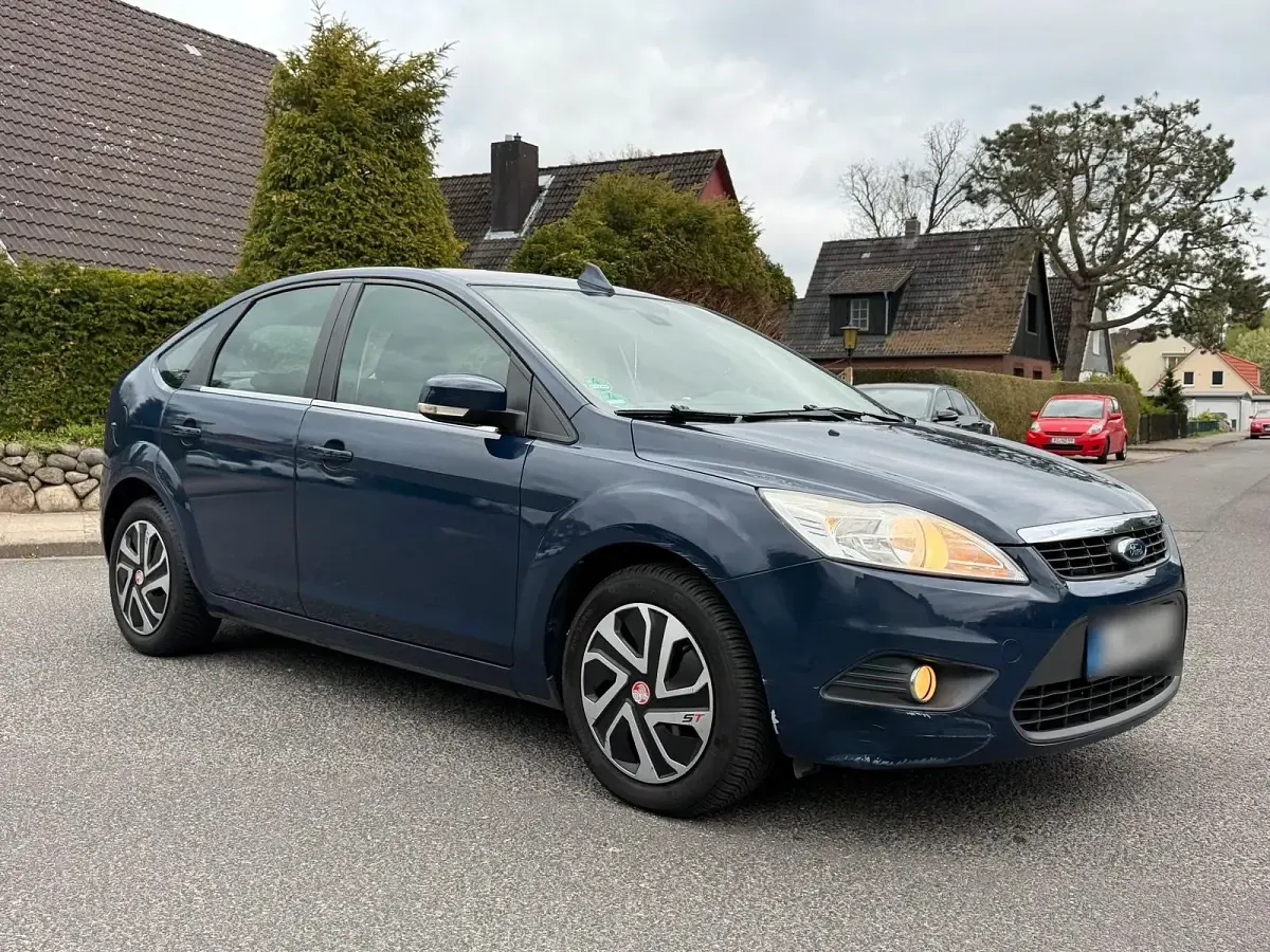Second-hand Ford Focus 101 CP (74 kW) 2010 Albastru Hatchback