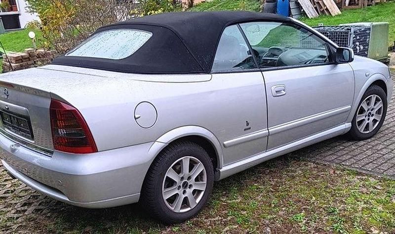 Second-hand Opel Astra 147 CP (108 kW) 2002 Argintiu Cabrio
