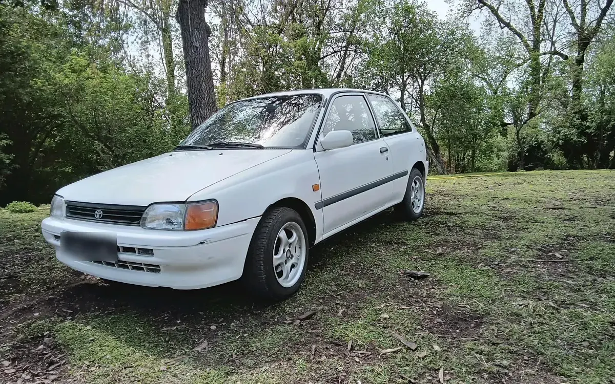 Gebraucht Toyota Starlet 75 PS (55 kW) 1990 Weiß Kleinwagen
