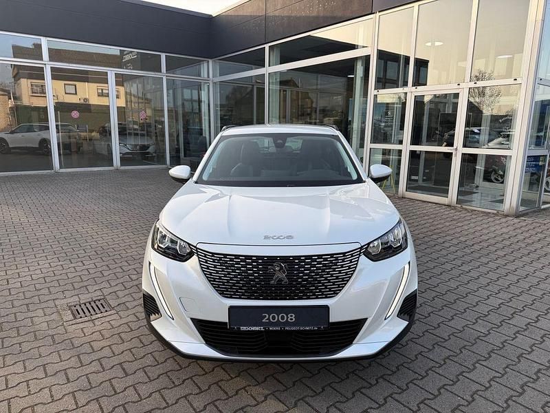 Gebraucht Peugeot e-2008 Allure 100 kW (136 PS) 2021 Lack weiss perlglãnzend/typ a SUV