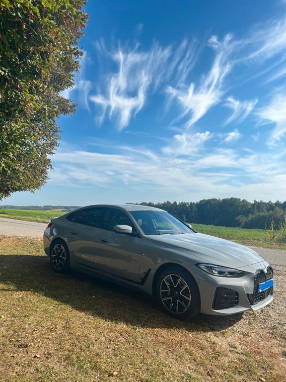 Grau Gebraucht 2023 BMW i4 M Sport Limousine | 38.499 € (Guter Preis) - Bild 1/4
