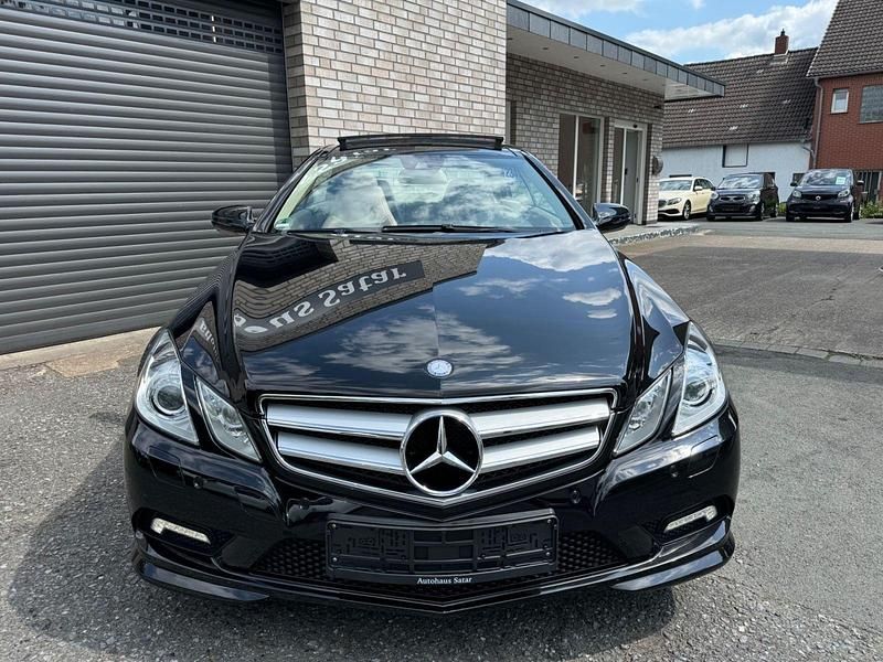 Gebraucht Mercedes E350 AMG 231 PS (169 kW) 2009 Schwarz Coupé