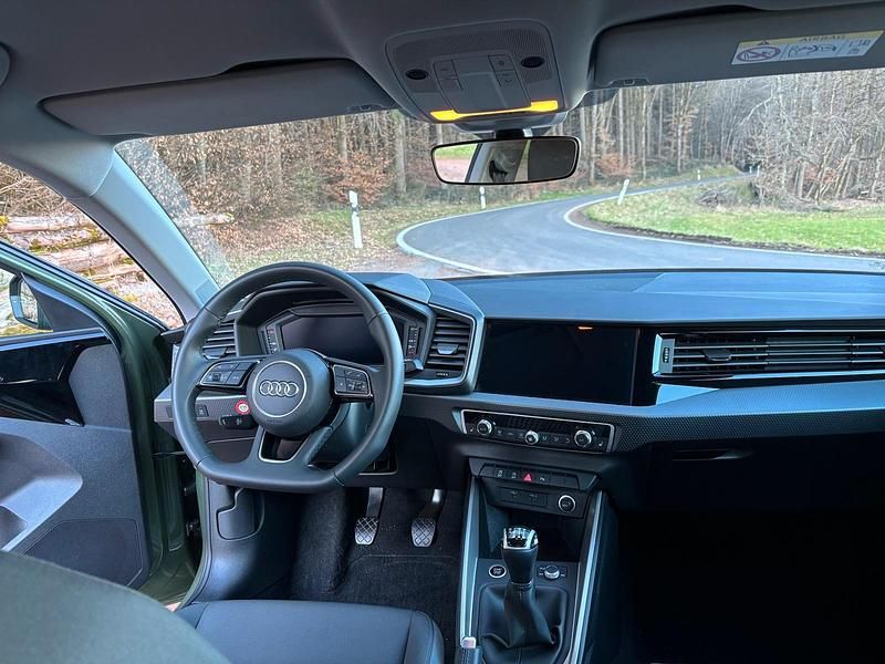 Second-hand Audi A1 Advanced 116 CP (85 kW) 2024 Verde SUV